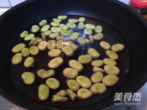油浸蚕豆的做法视频,香脆可口的家常小零食制作教程