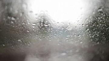 15秒伤感视频素材下雨,15秒情感共鸣的雨夜沉思